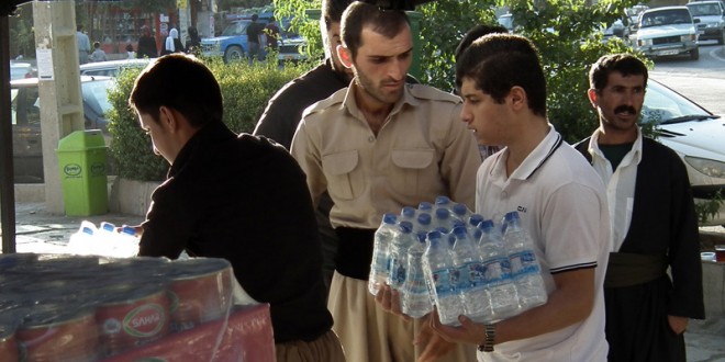 جمع آوری کمک های مردمی مریوان به آوارگان شنگال توسط انجمن سبز چیا