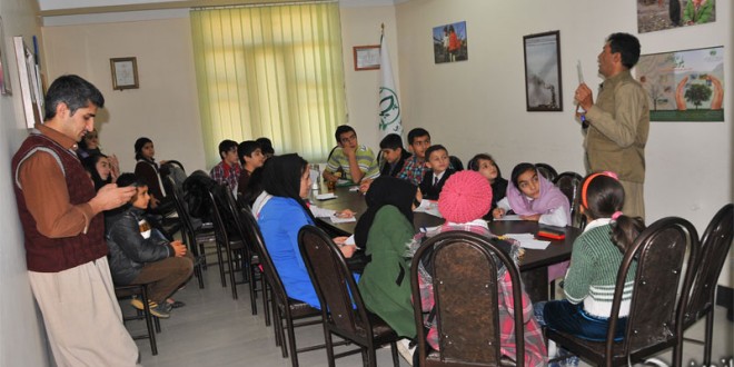 آموزش کودکان انجمن سبز چیا در جهت ارتقای فرهنگ جمع آوری زباله