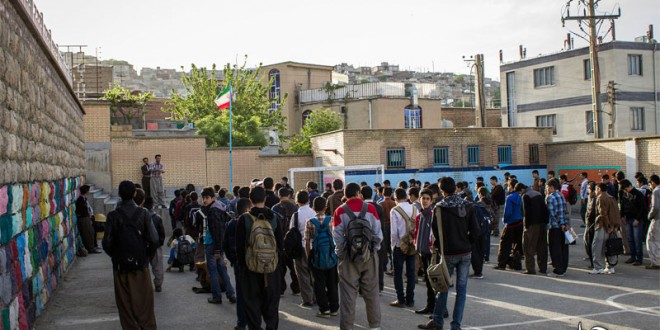 حضور چیا در مدرسه راهنمایی نمونه دولتی پیشگامان