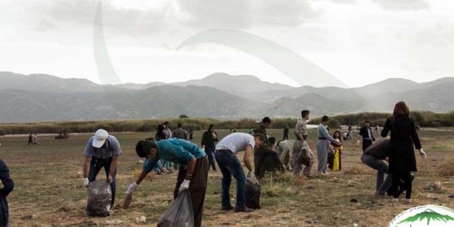 پاکسازی تالاب زریبار به روایت تصویر